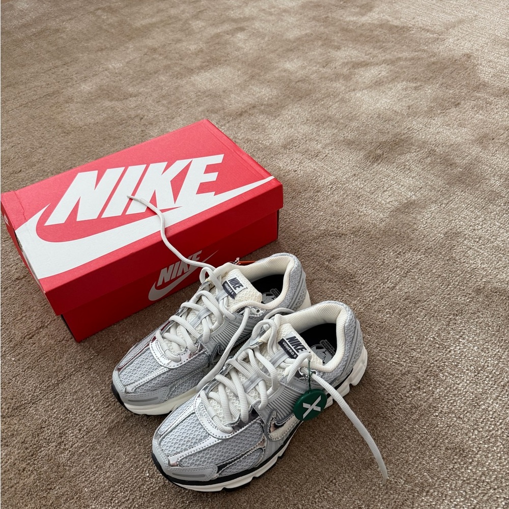 Nike Zoom Vomero 5 Photon Dust Metallic Silver